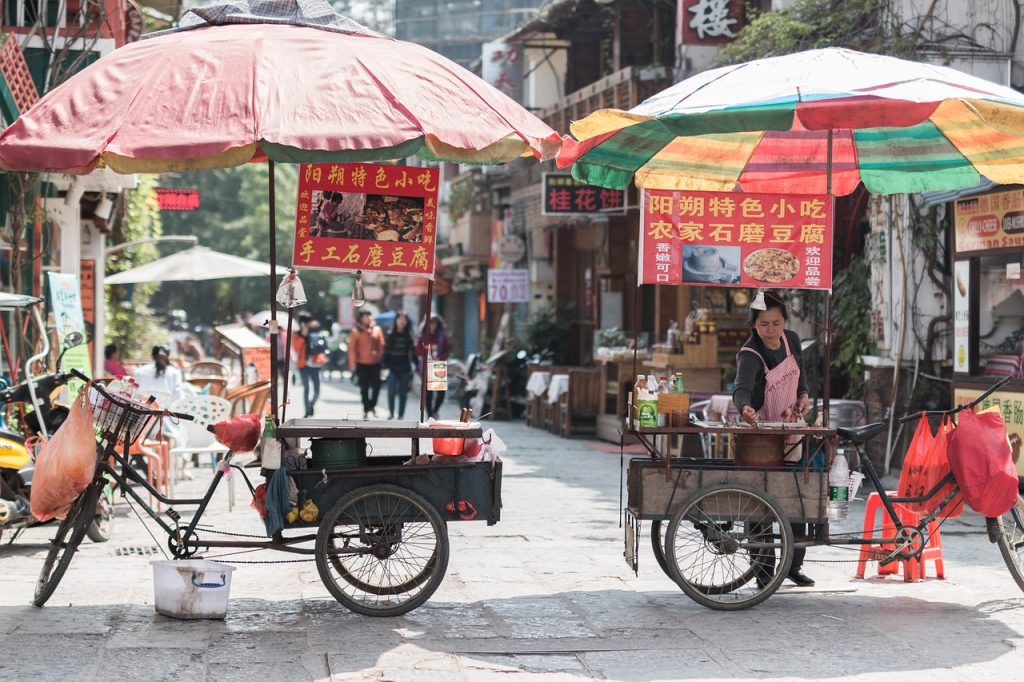 https://pixabay.com/photos/china-street-street-vendors-guilin-6788187/